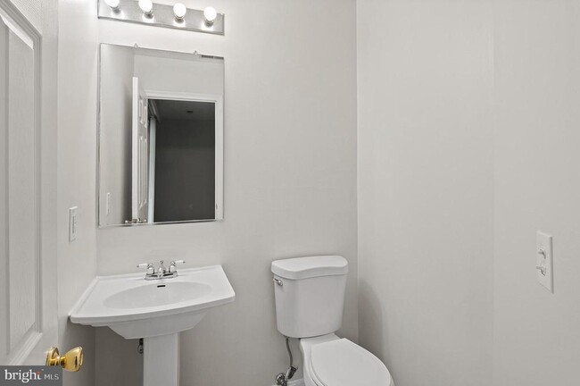 Building Photo - 16140 Edenwood Dr