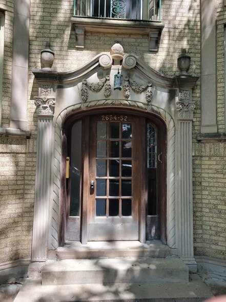 Building Photo - 2654 W Ardmore Ave