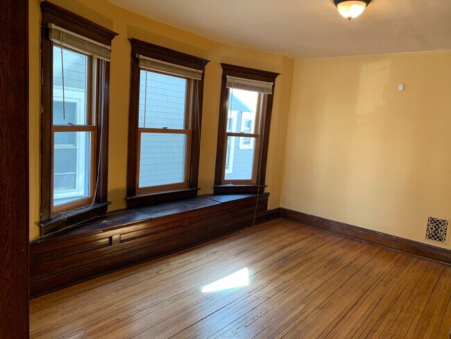 Building Photo - 75 Inwood Pl