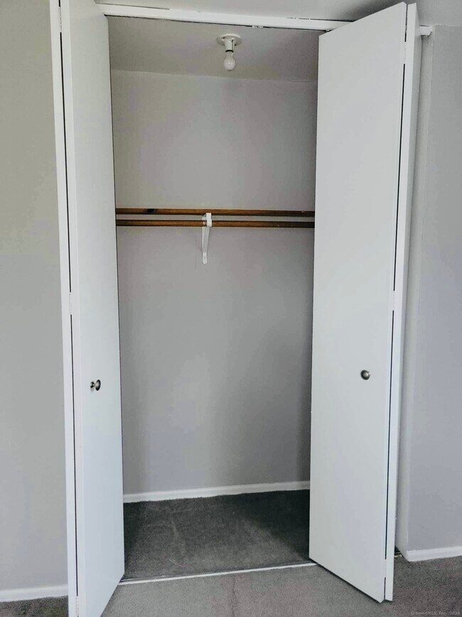 Building Photo - 58 Royal Oak Dr