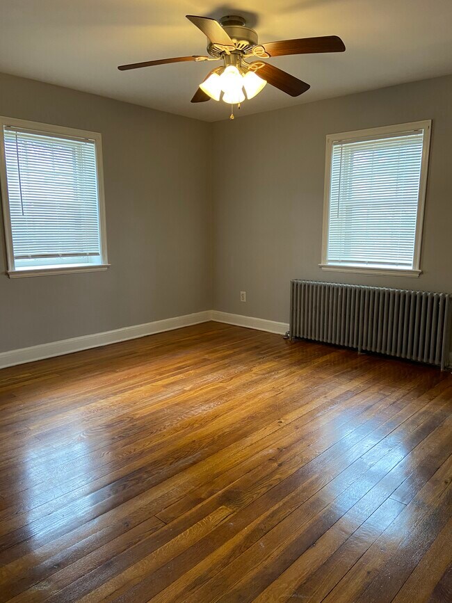 Master bedroom - 3651 Campfield Rd