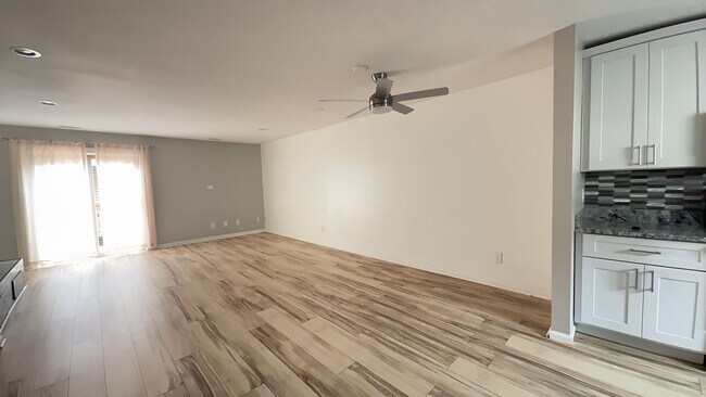 Building Photo - 3188 E Ocean View Ave
