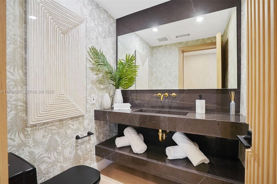 Building Photo - 3251 NE 164th St