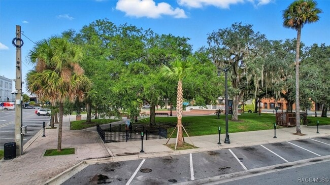 Building Photo - 302 SE Broadway St