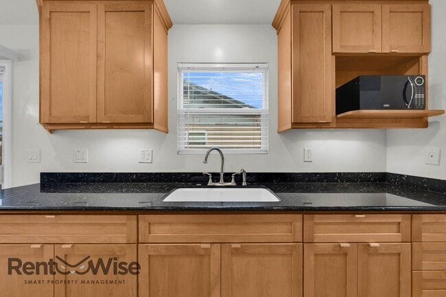 Building Photo - 2406 Kehoe Ave