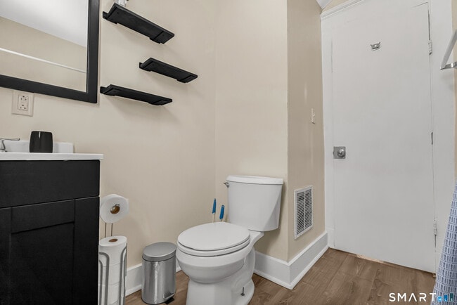 Building Photo - 766 George St