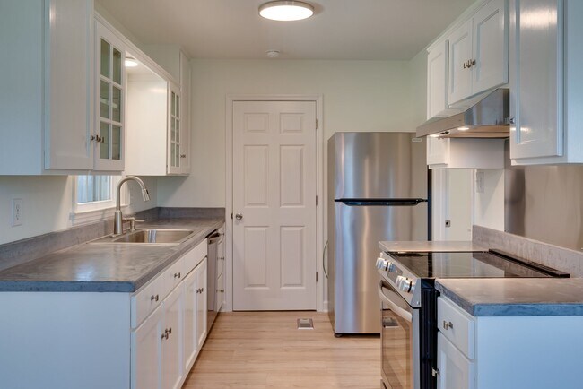 Building Photo - 534 Wanda Dr