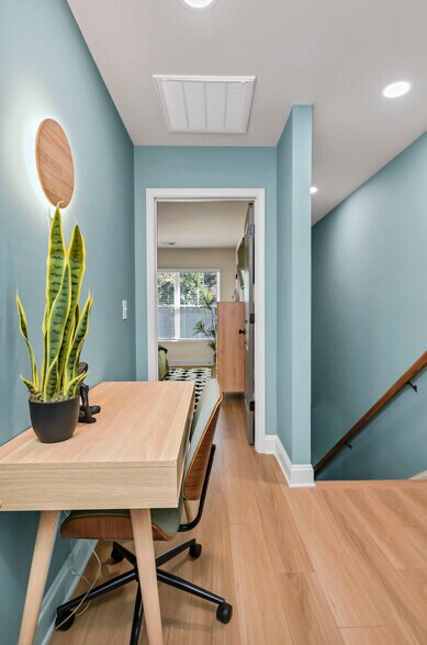 Building Photo - 816 Shull St