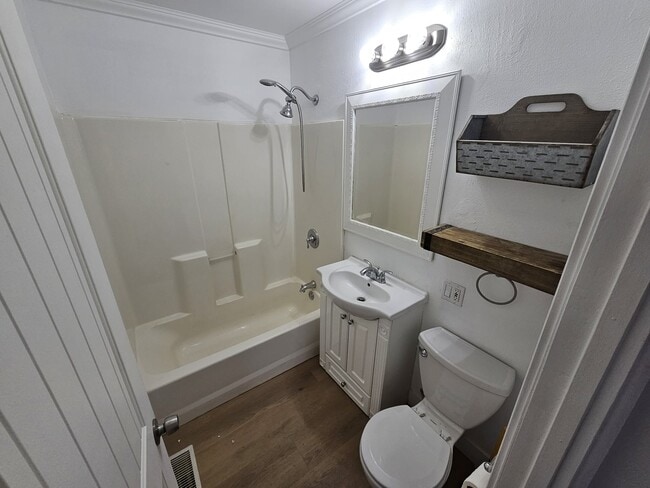 Building Photo - 74 W Plum St