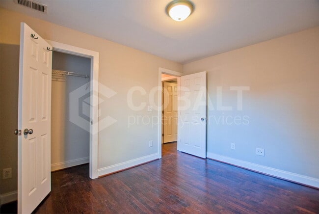 Building Photo - 626 Irwin St NE