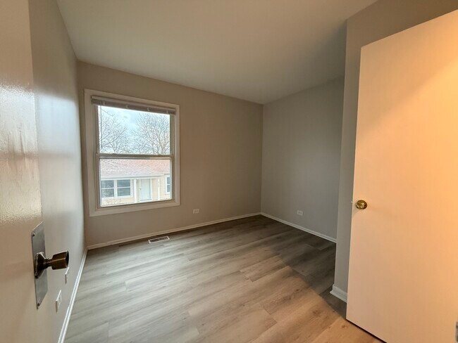 Building Photo - 2167 N Heather Ln