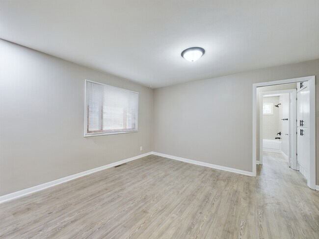 Building Photo - 112 Brady Ln