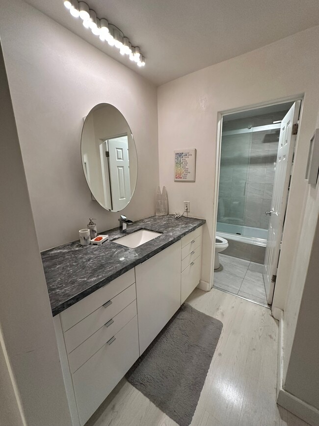 Building Photo - 5625 N Sumner Wy