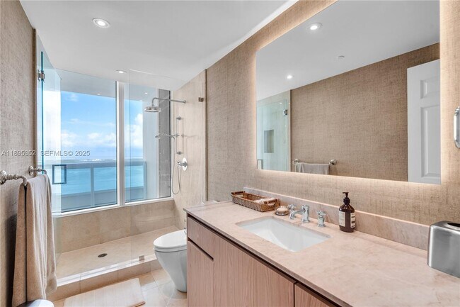 Building Photo - 1643 Brickell Ave