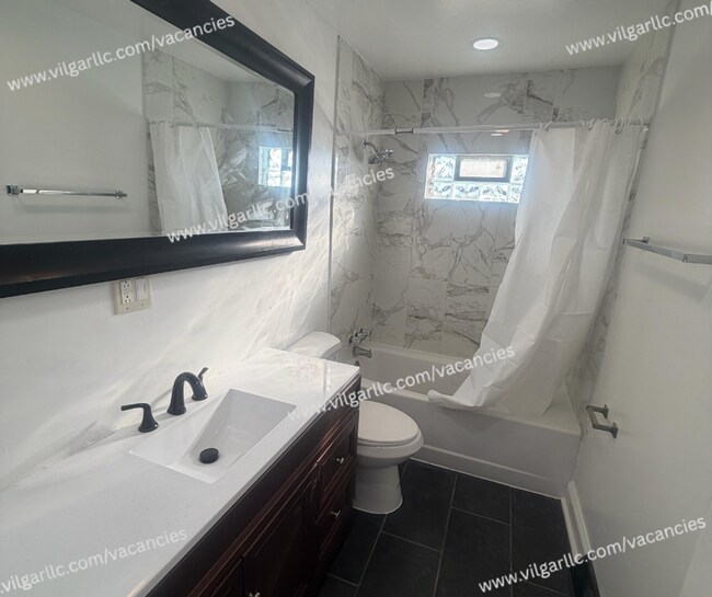 Building Photo - 700 E 20th Ave