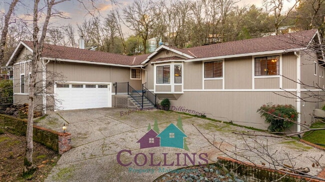 Primary Photo - Quality Lake Wildwood home