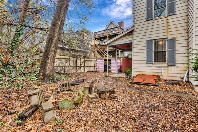 Building Photo - 4 Bed 2 Bath - Newly updated Shadyside home