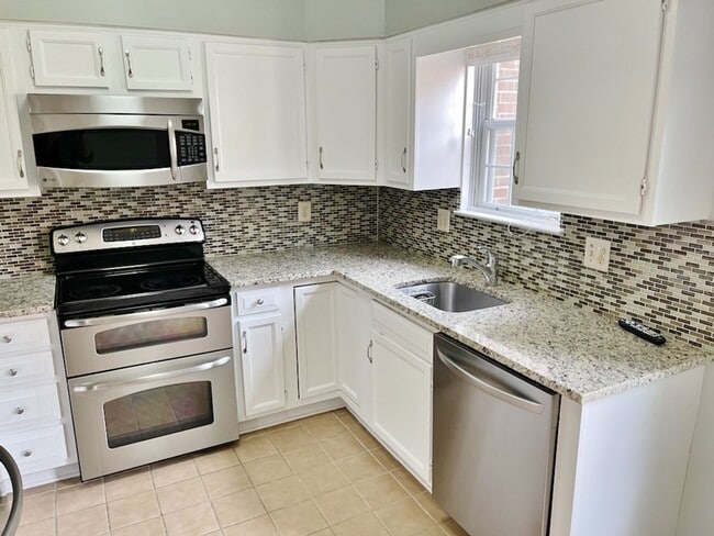 Building Photo - Updated, all brick 3 level townhouse pet friendly townhouse for rent!