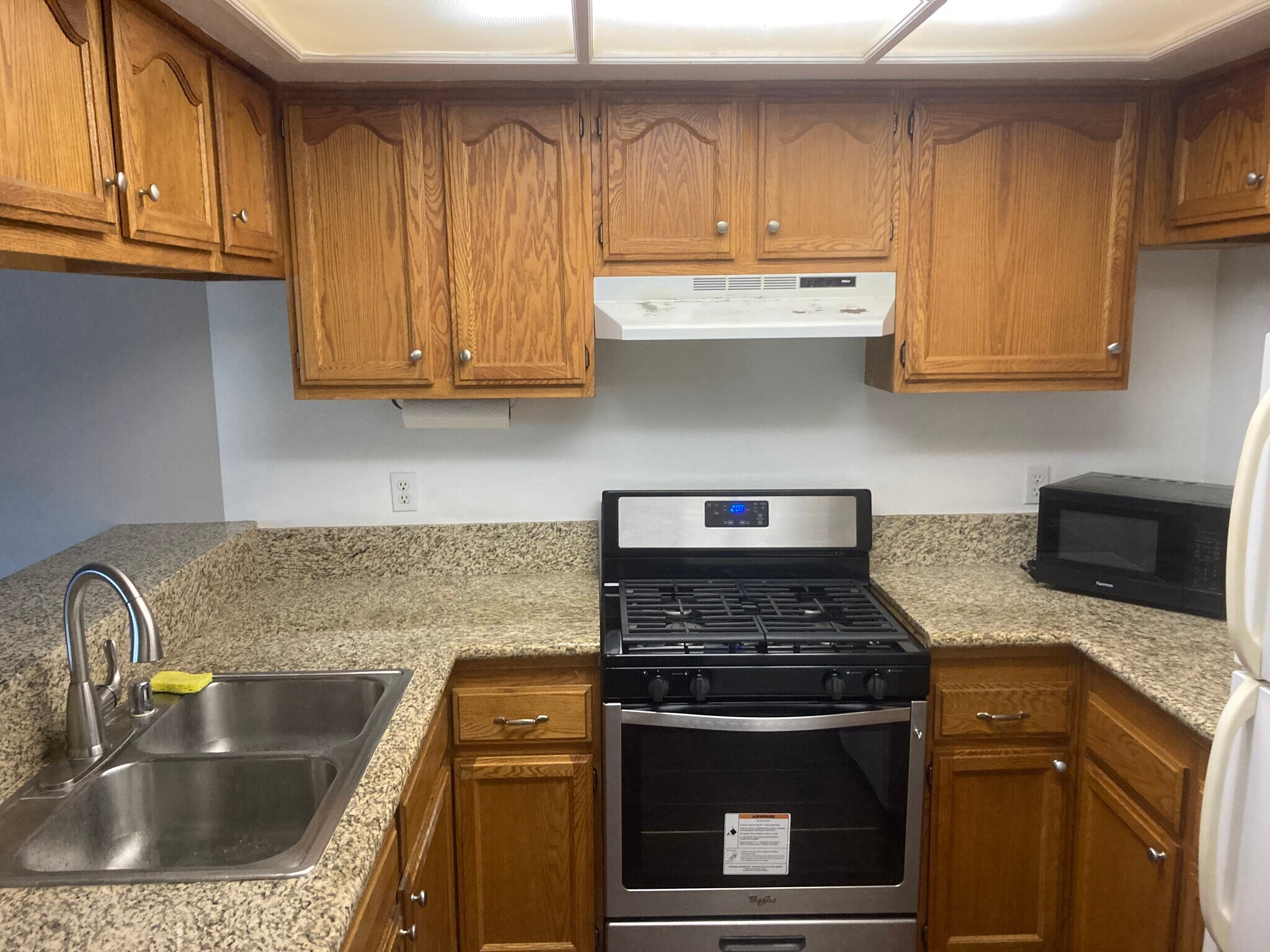 Building Photo - 550 Orange Ave