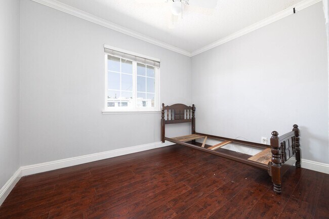 Building Photo - Spacious single family 3 bedroom home now ...