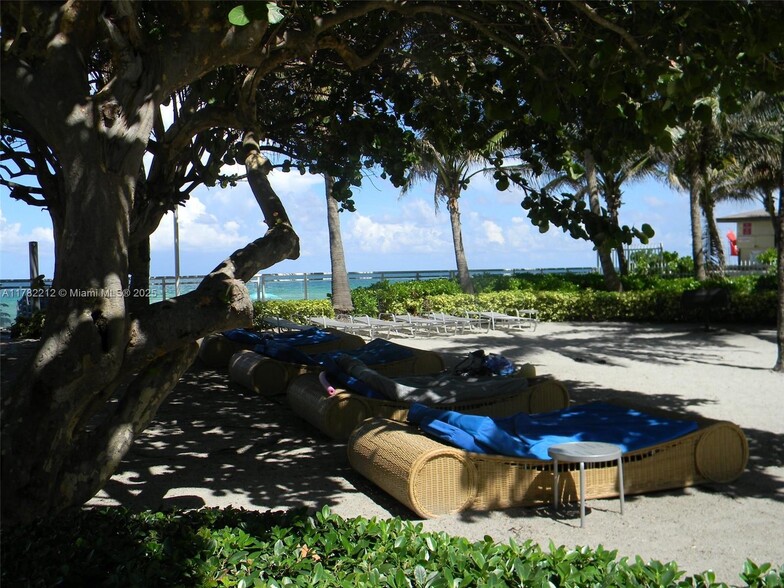 Building Photo - 3001 S Ocean Dr