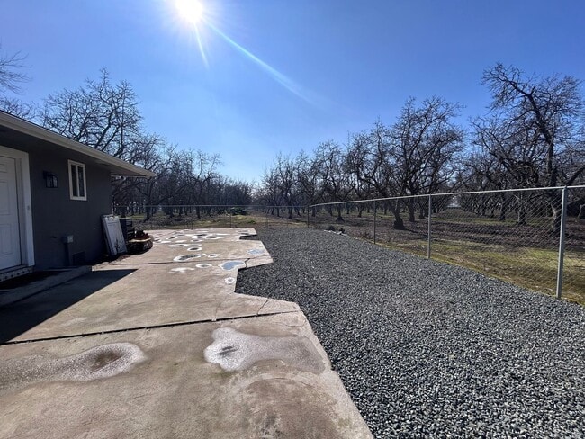 Building Photo - Country home - 3 bed 2 bath!