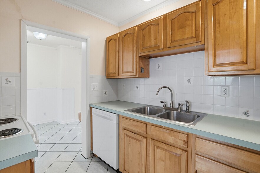 Building Photo - 1262 Woodlawn Ter