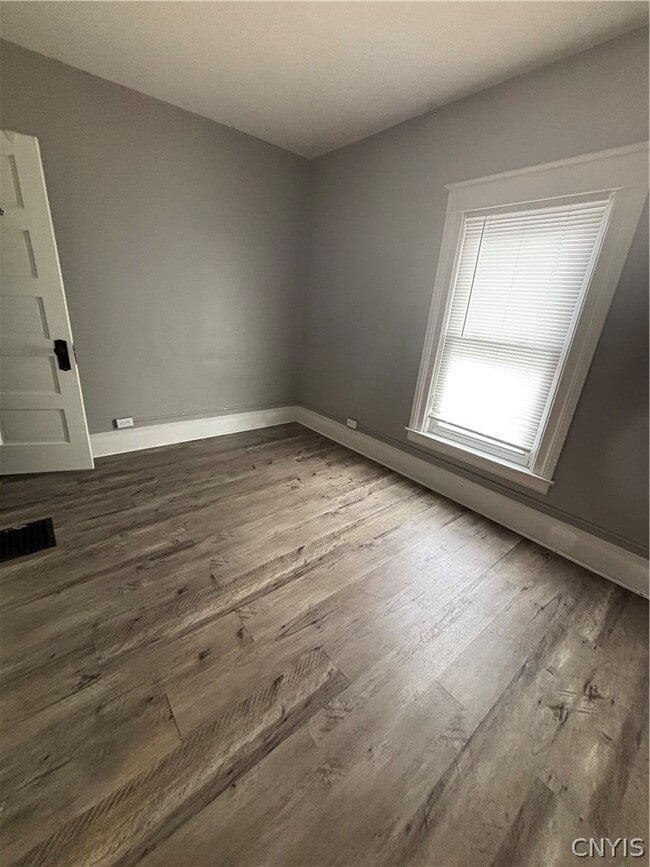 Building Photo - 428 S Meadow St