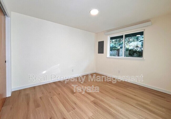 Building Photo - 908 Key St