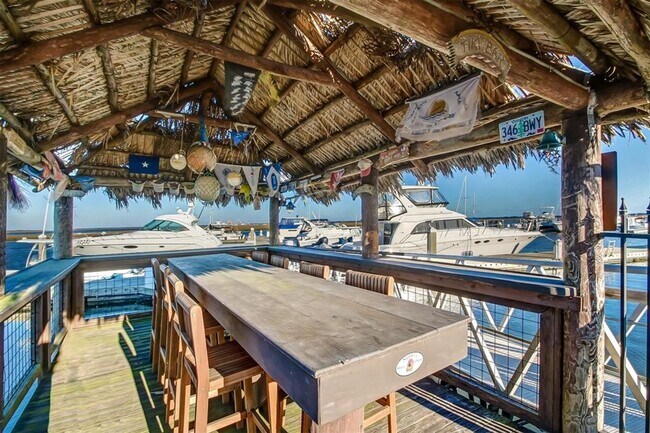 Building Photo - Luxury Living in exclusive and gated Oyste...