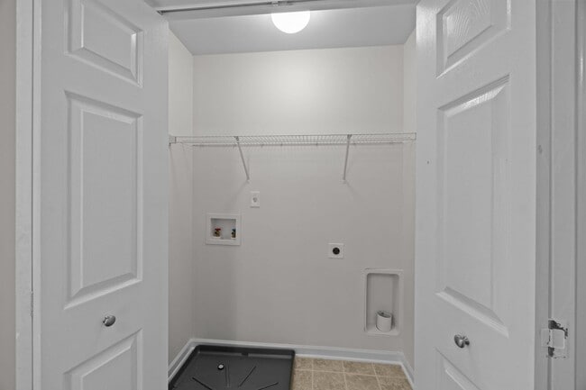 Building Photo - Charming Summerville Rental
