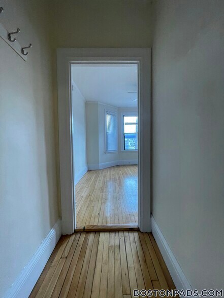 Building Photo - 441 Cambridge St