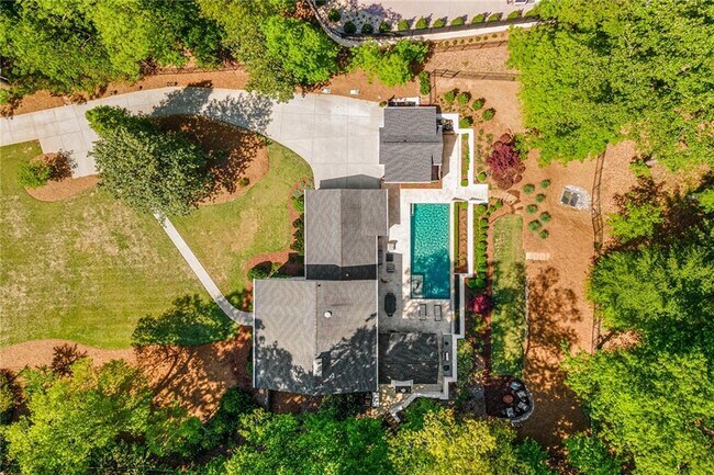 Building Photo - 1100 Kingston Dr NE