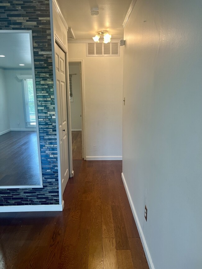 Building Photo - 3012 Oxon Run Ct