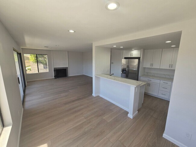 Building Photo - Remodeled Townhouse in La Mesa - 3 Bedrooms