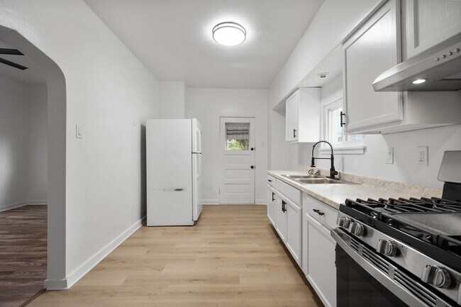 Building Photo - Stunning 3 bedroom home in Pittsburgh avai...