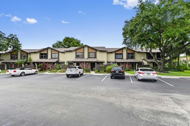 Building Photo - 4587 Carambola Cir S