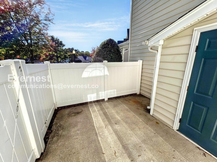 Building Photo - 4610 Twin Hickory Lake Dr