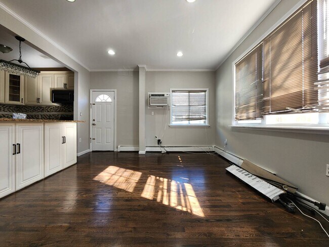 Building Photo - 176-31 130th Ave