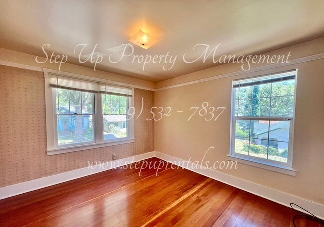 Building Photo - Beautiful 1920's 3 Bed 1 Bath Home Within ...