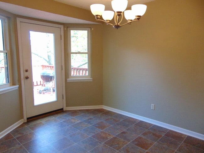Building Photo - Inviting 3 Bed 2 Bath House