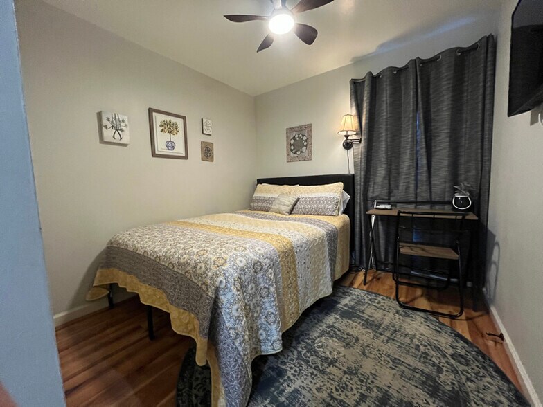 Building Photo - 12102 Carriage Ct SE