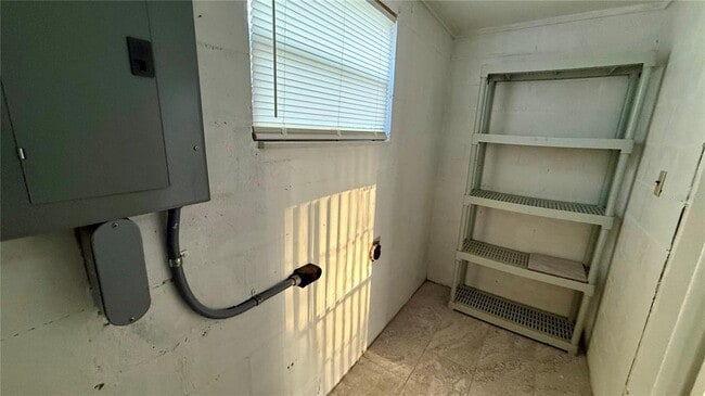 Building Photo - 724 N Lincoln St