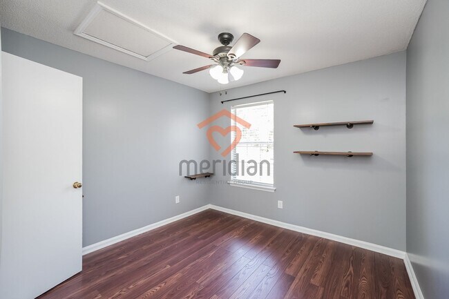 Building Photo - 3 Bedroom, 2.5 Bath - Ladson Area