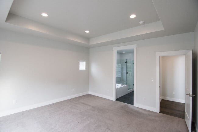 Building Photo - Gorgeous 2-Story Home In a Gated Community!