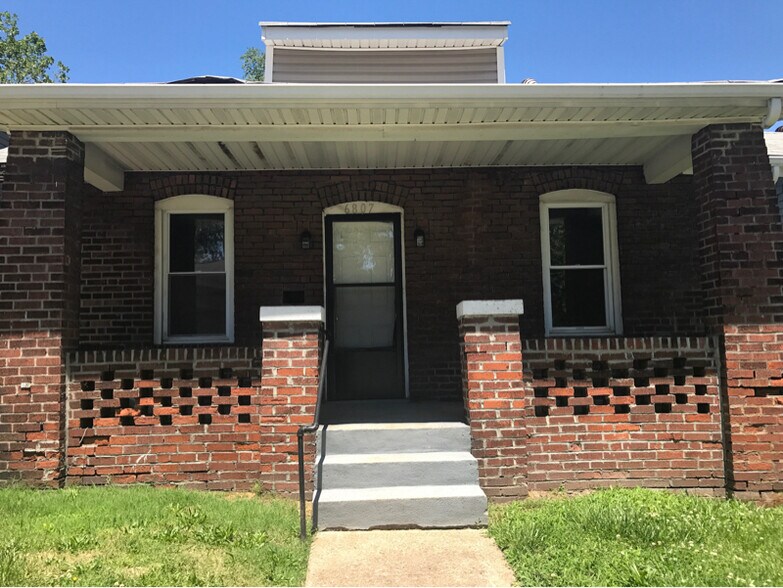 Building Photo - 6807 St Louis Ave