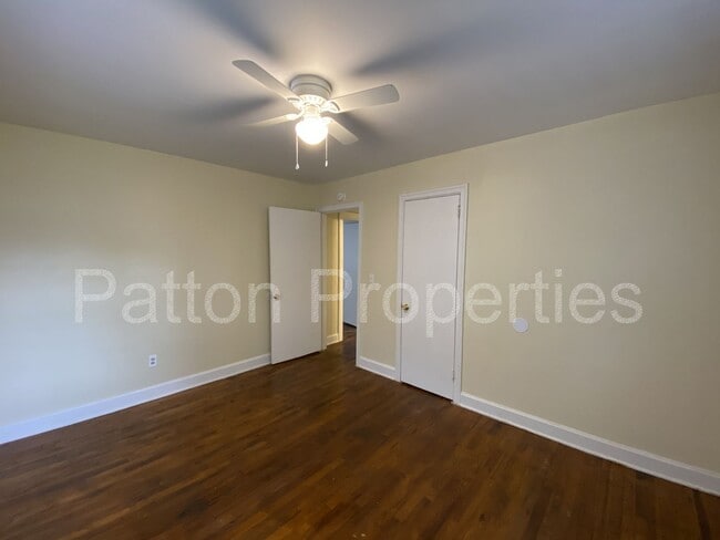 Building Photo - English Heights