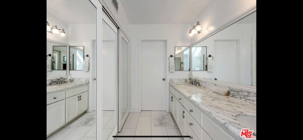 Building Photo - 1044 10th St