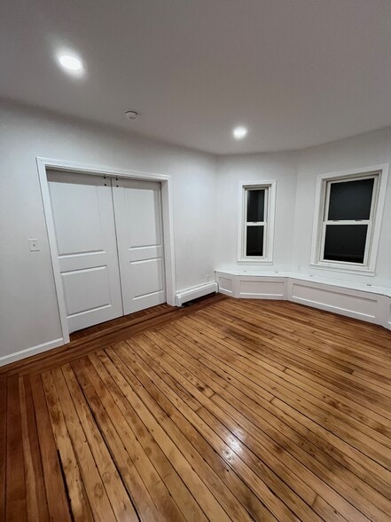 Building Photo - 137 Worcester Ave