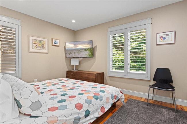 Building Photo - 710 Lighthouse Ave